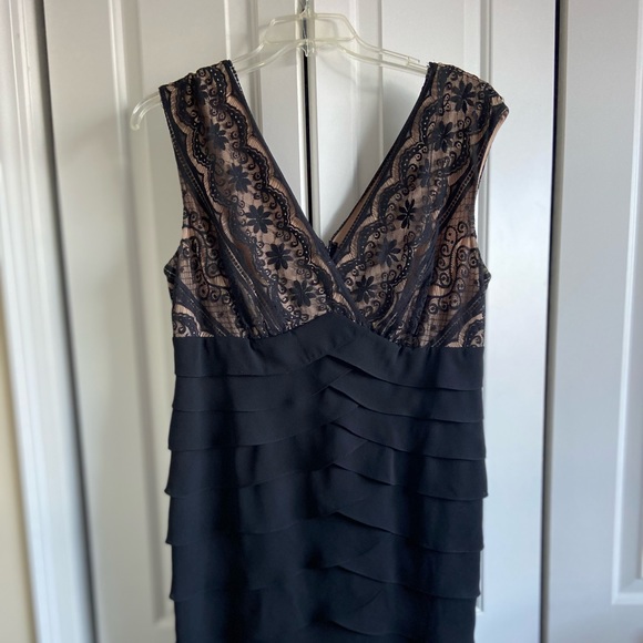 Adrianna Papell Dresses & Skirts - Adrianna Papell Elegant Dress